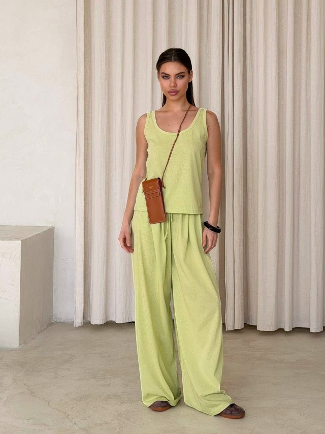 Женский костюм зеленый