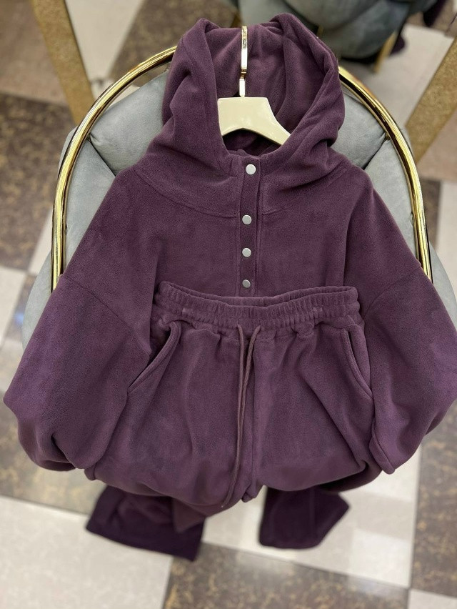 Спортивные костюм