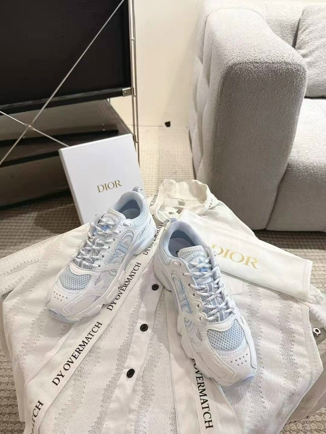 Кроссовки женские белые купить в Интернет-магазине Садовод База - цена 15500 руб Садовод интернет-каталог