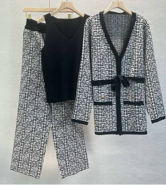 Костюм черный