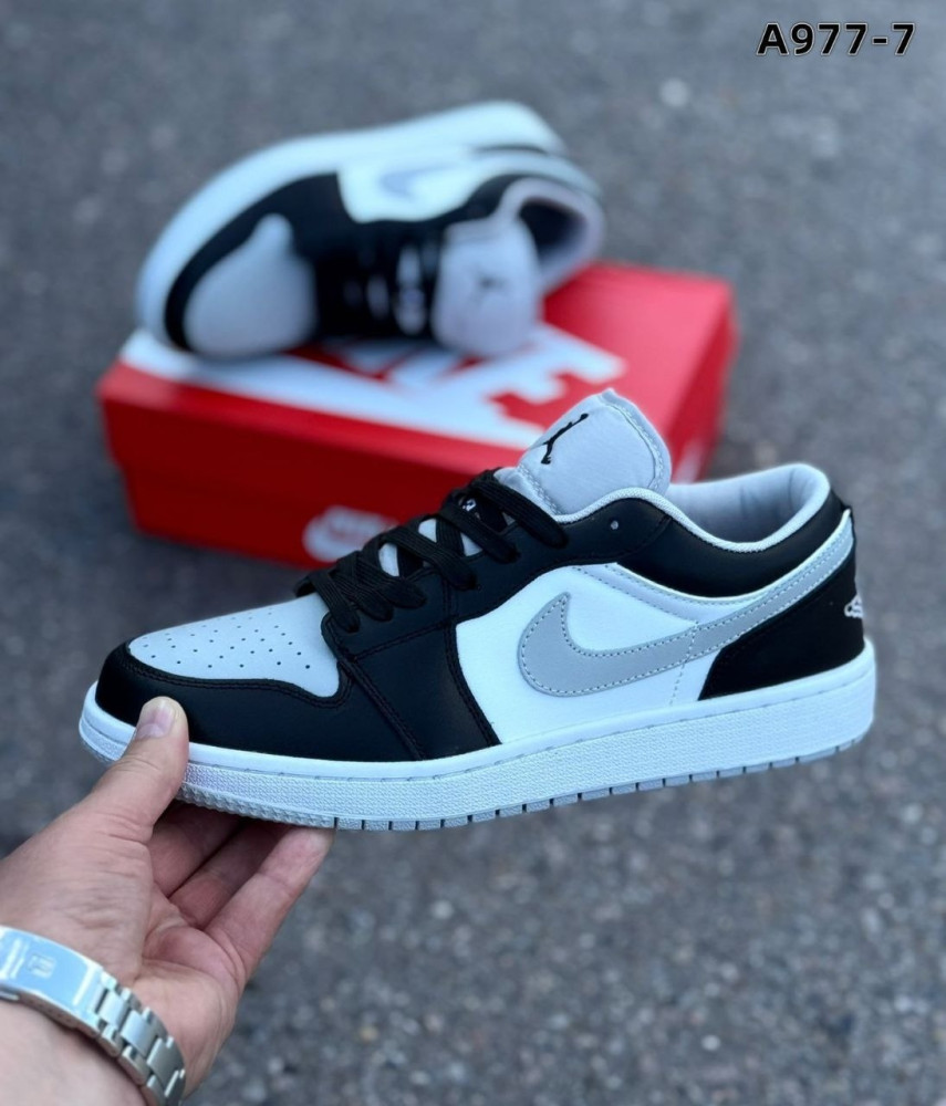 Кроссовки белые