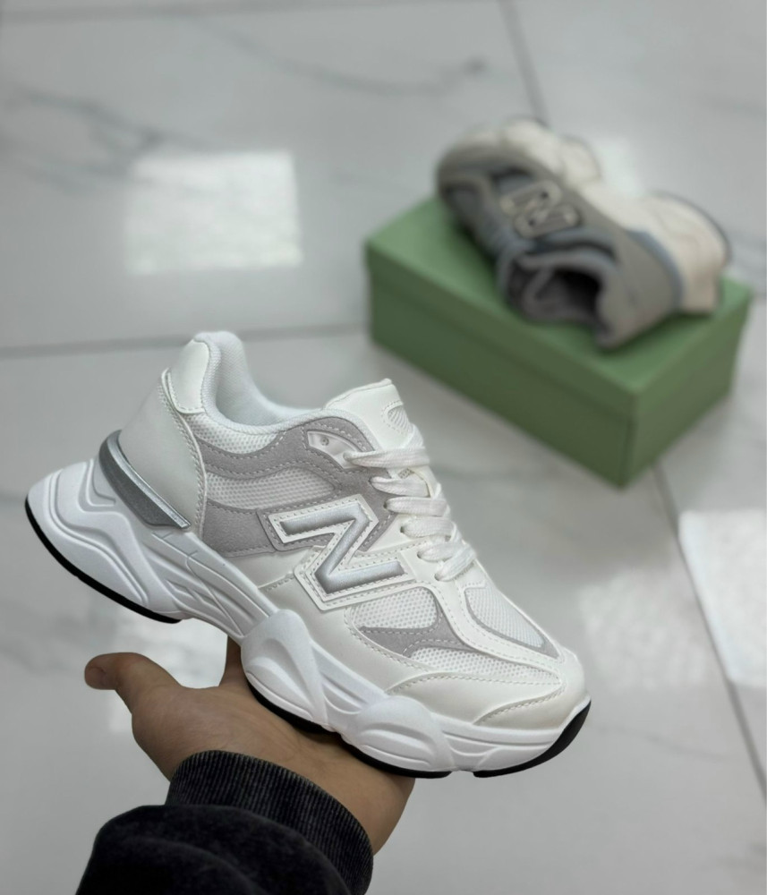 Кроссовки женские белые