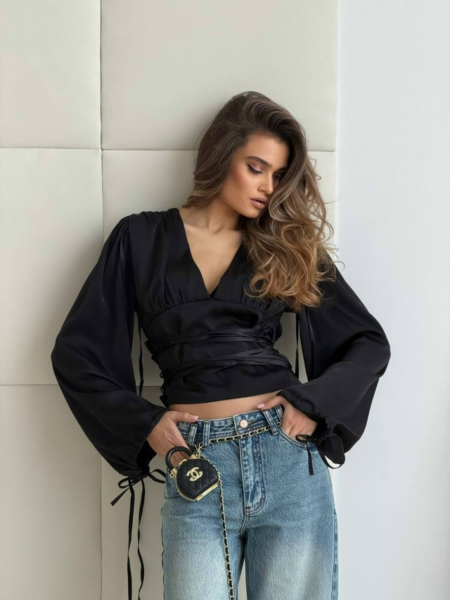 Блузка черная