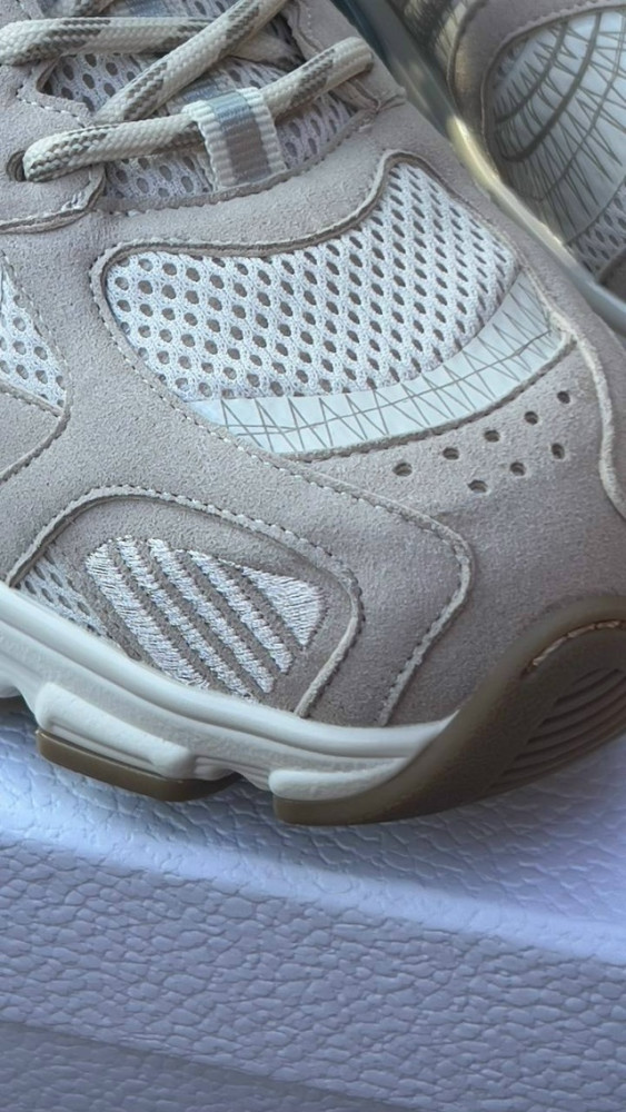 Кроссовки женские бежевые купить в Интернет-магазине Садовод База - цена 15500 руб Садовод интернет-каталог