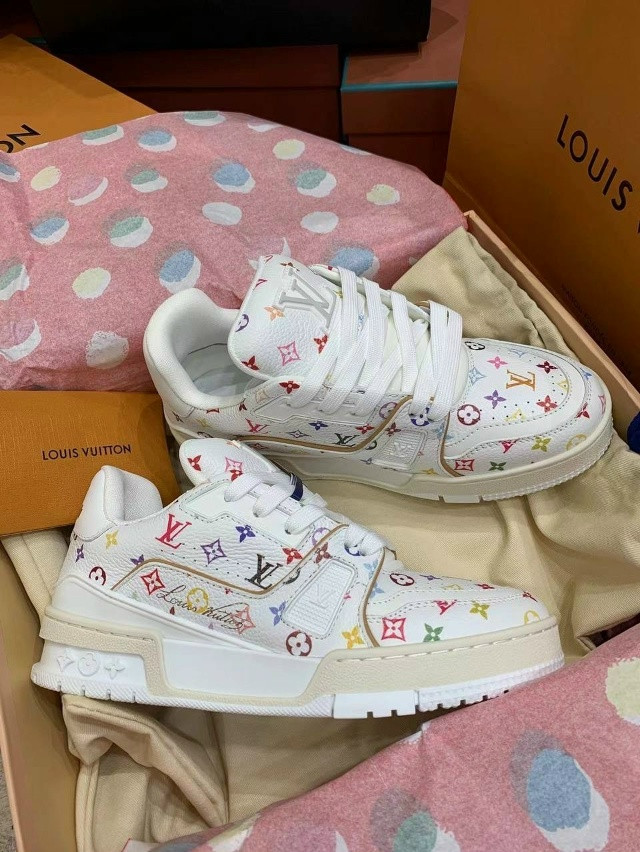 Кроссовки женские белые купить в Интернет-магазине Садовод База - цена 20500 руб Садовод интернет-каталог