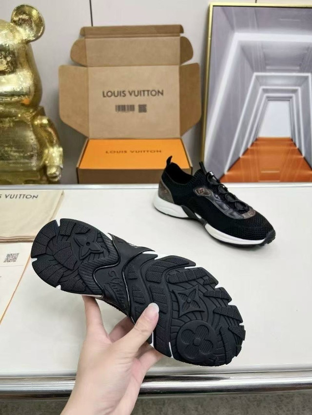 Кроссовки женские черные