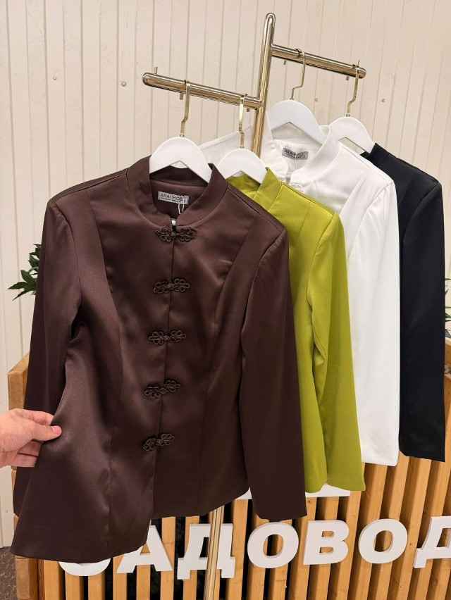 Женский пиджак коричневый