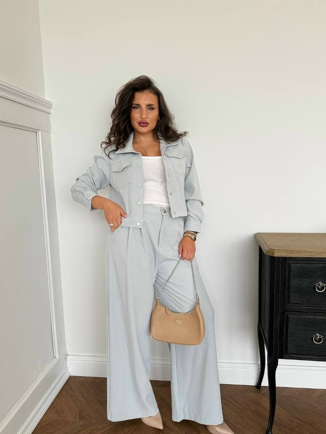 Женский костюм серый