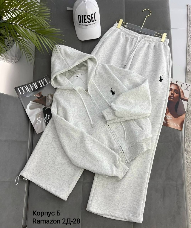 Женский костюм светло-серый