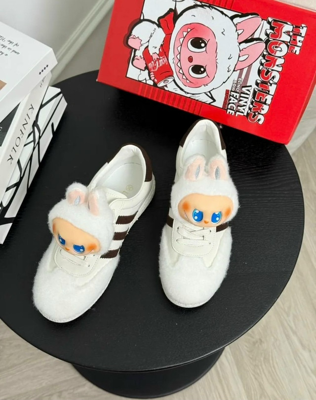 Кроссовки женские белые купить в Интернет-магазине Садовод База - цена 300 руб Садовод интернет-каталог