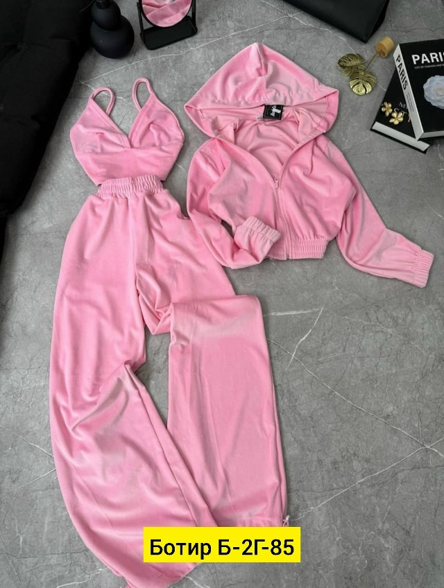Женский костюм розовый