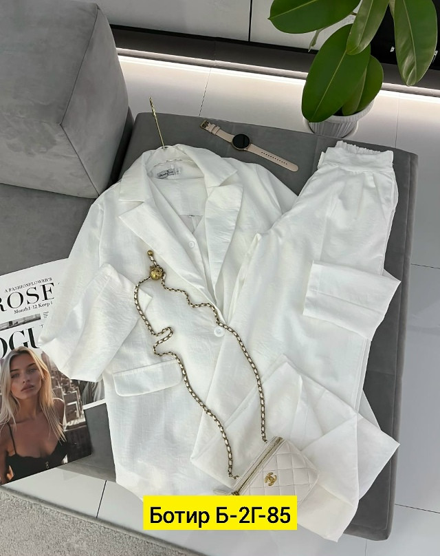 Женский костюм белый