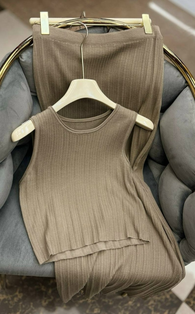 Женский костюм коричневый