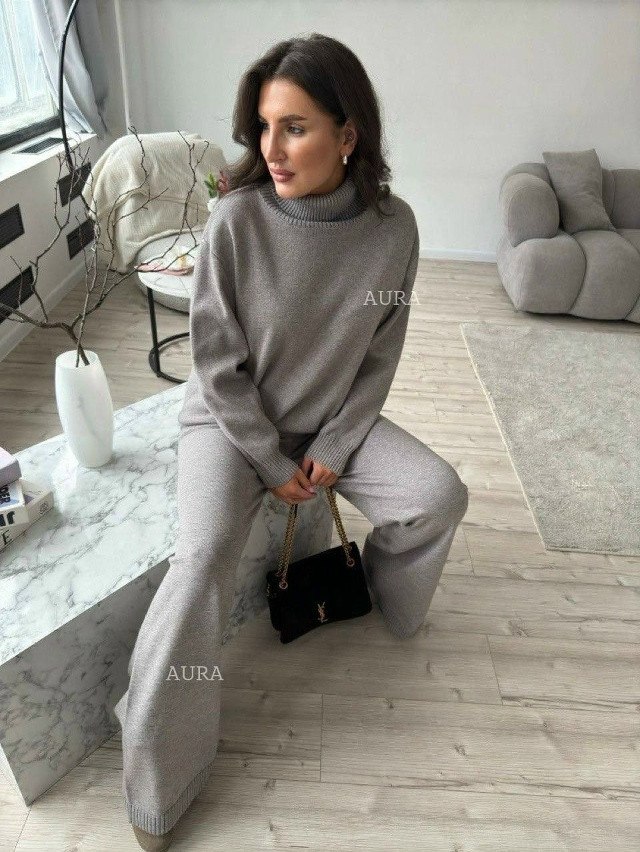 Женский костюм серый