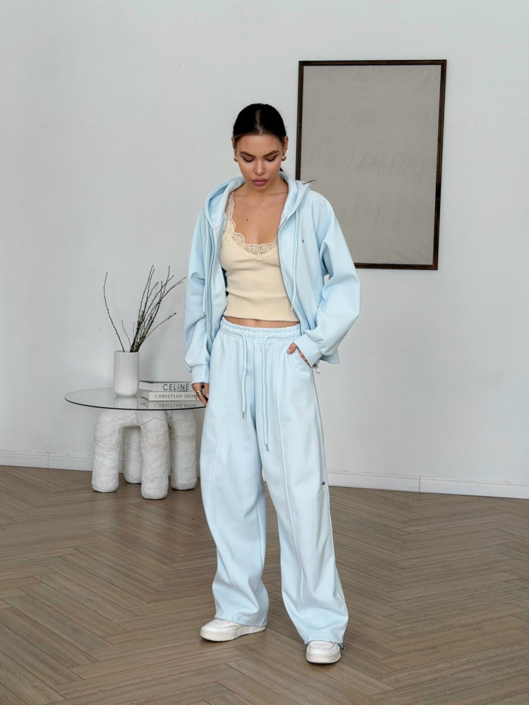 Женский костюм голубой