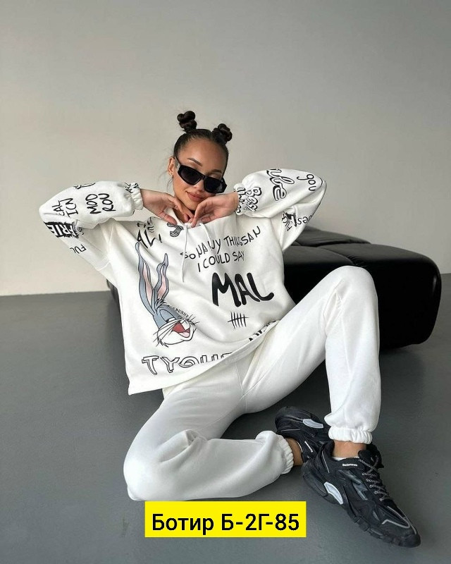 Женский костюм белый