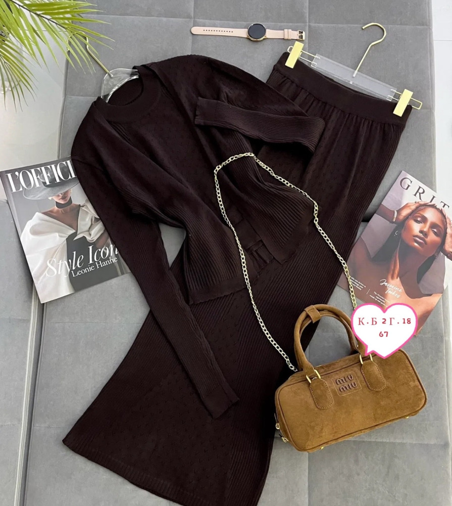 Женский костюм коричневый