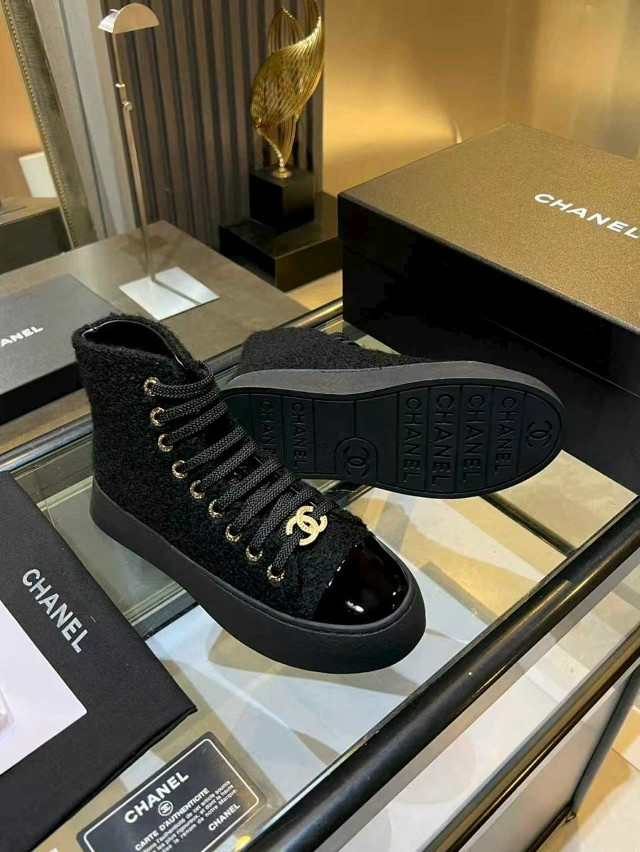 Кроссовки женские черные купить в Интернет-магазине Садовод База - цена 12000 руб Садовод интернет-каталог