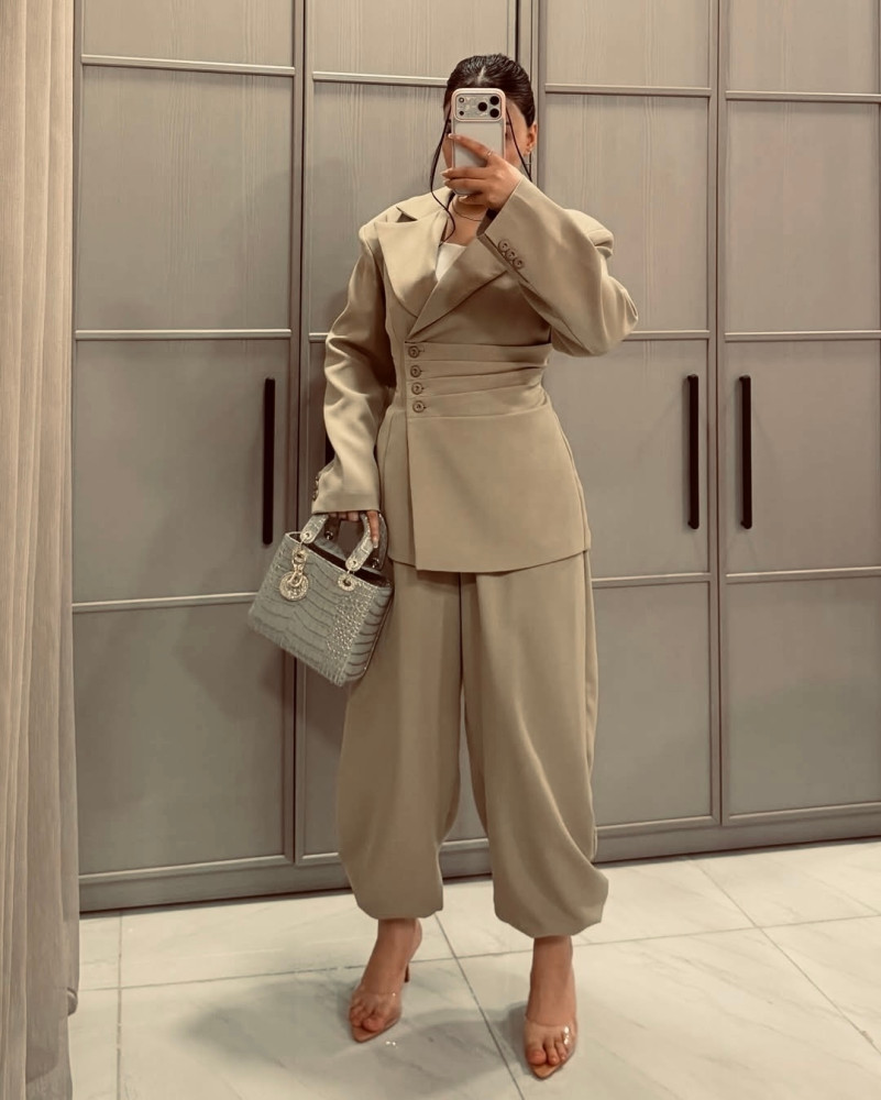 Женский костюм бежевый купить в Интернет-магазине Садовод База - цена 2800 руб Садовод интернет-каталог