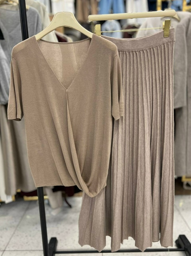 Женская футболка бежевая