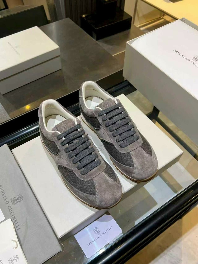 кроссовки темно-серые купить в Интернет-магазине Садовод База - цена 12000 руб Садовод интернет-каталог