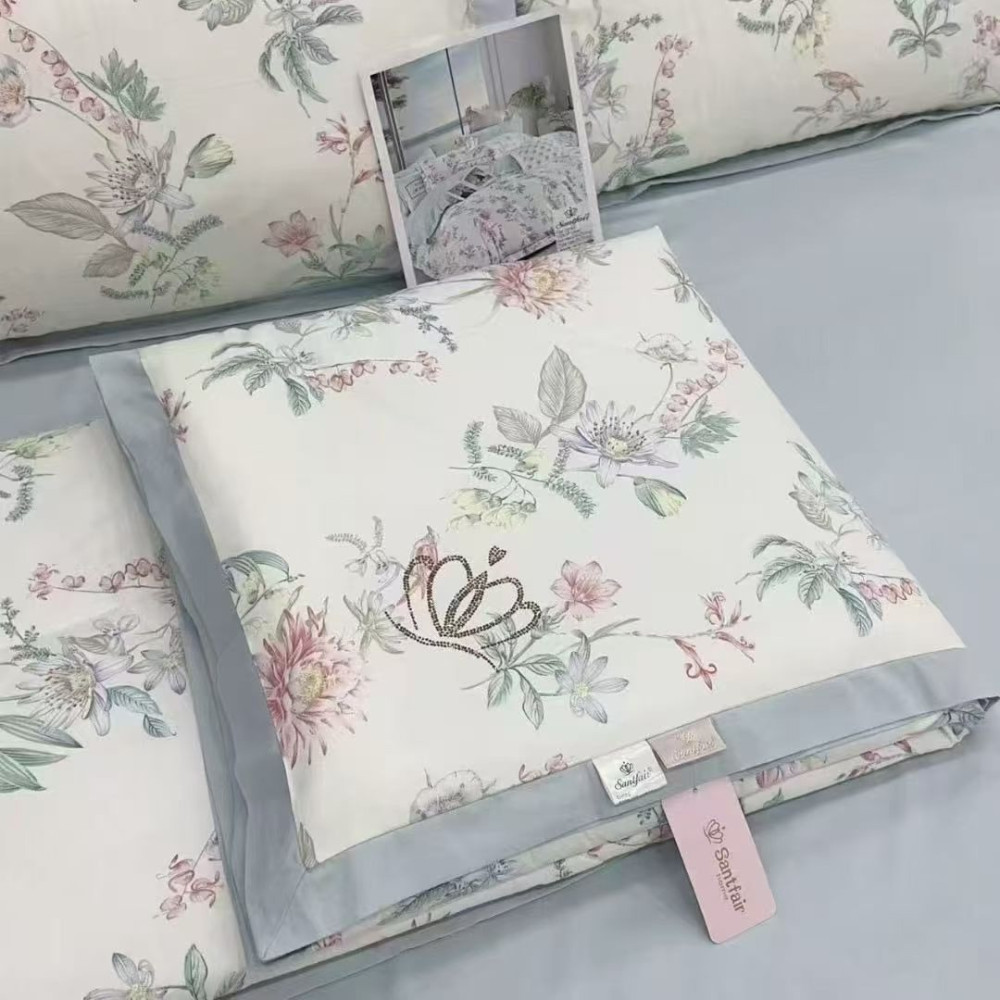 Семейный Комплект постельного белья с готовым одеялом  от бренда купить в Интернет-магазине Садовод База - цена 5200 руб Садовод интернет-каталог