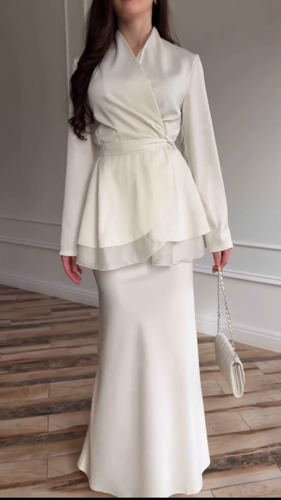 Женский костюм белый