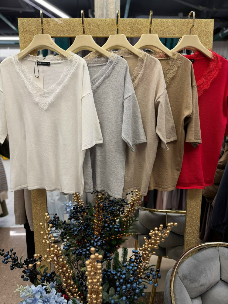 Женская футболка белая