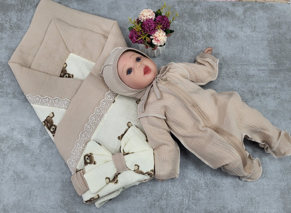 ✨️  Конверт на выписку из муслина 4в1 в комплекте: Одеяло на синтепоне (100г) , бант на резинке, комбинезон швы наружу С царапками на молнии  размер 56, чепчик на завязках.. купить в Интернет-магазине Садовод База - цена 2000 руб Садовод интернет-каталог