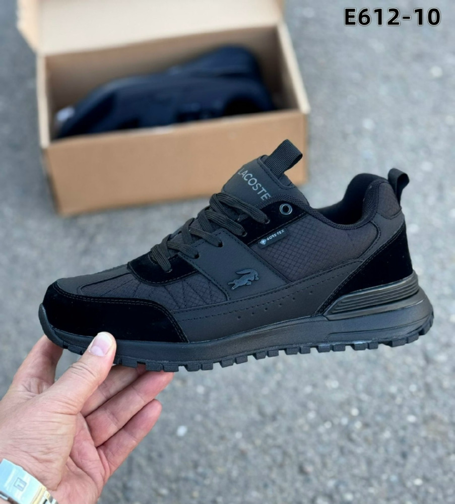 Кроссовки черные