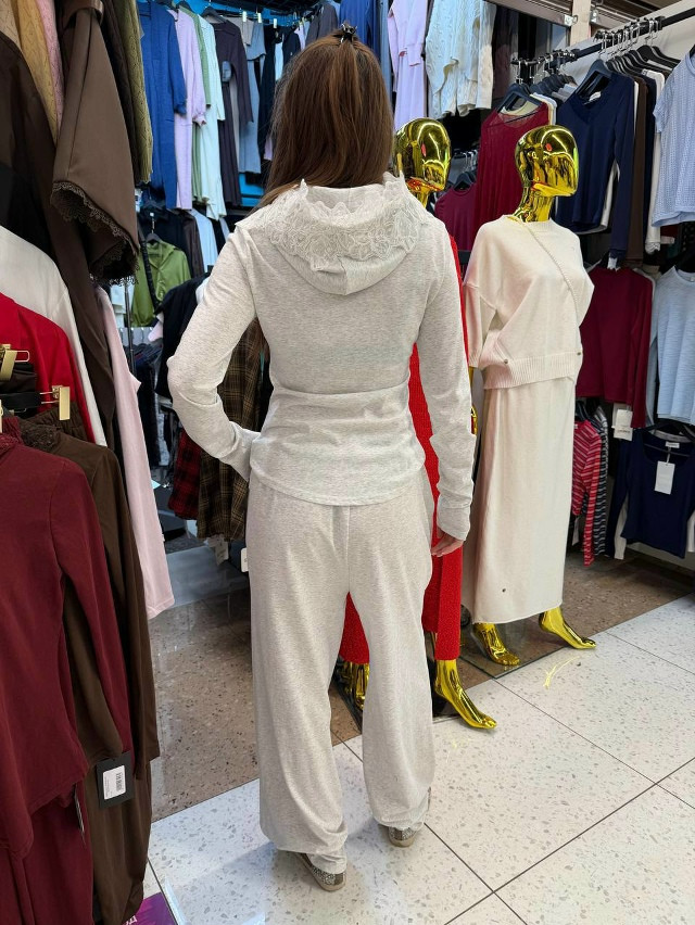 Женский костюм серый