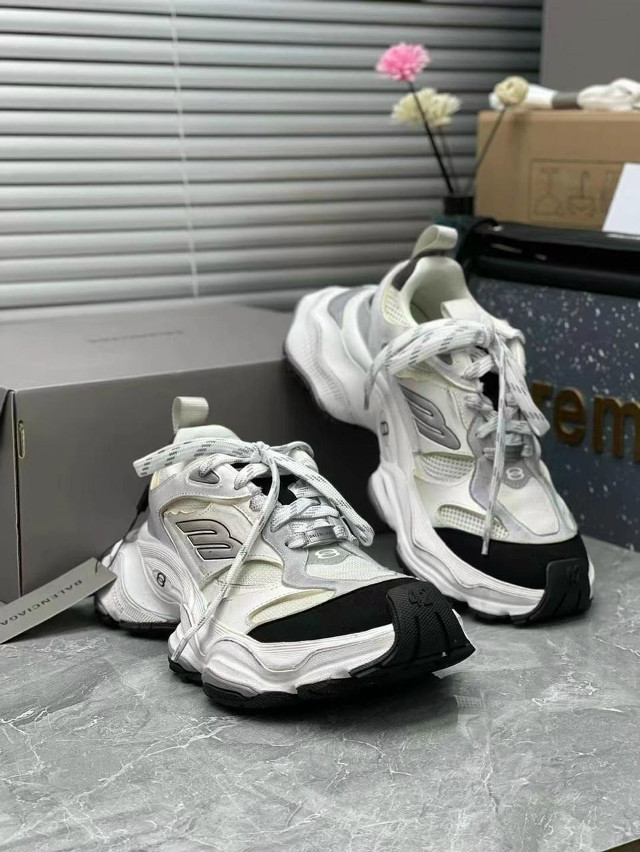 Кроссовки женские белые купить в Интернет-магазине Садовод База - цена 12000 руб Садовод интернет-каталог