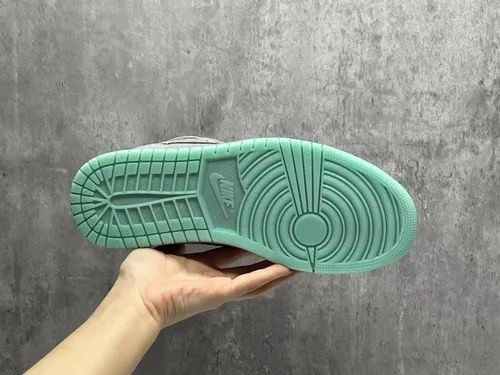 Кроссовки женские серые купить в Интернет-магазине Садовод База - цена 1300 руб Садовод интернет-каталог