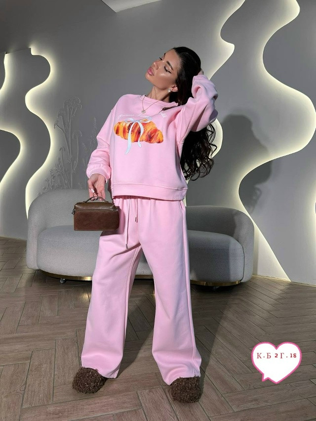 Женский костюм розовый