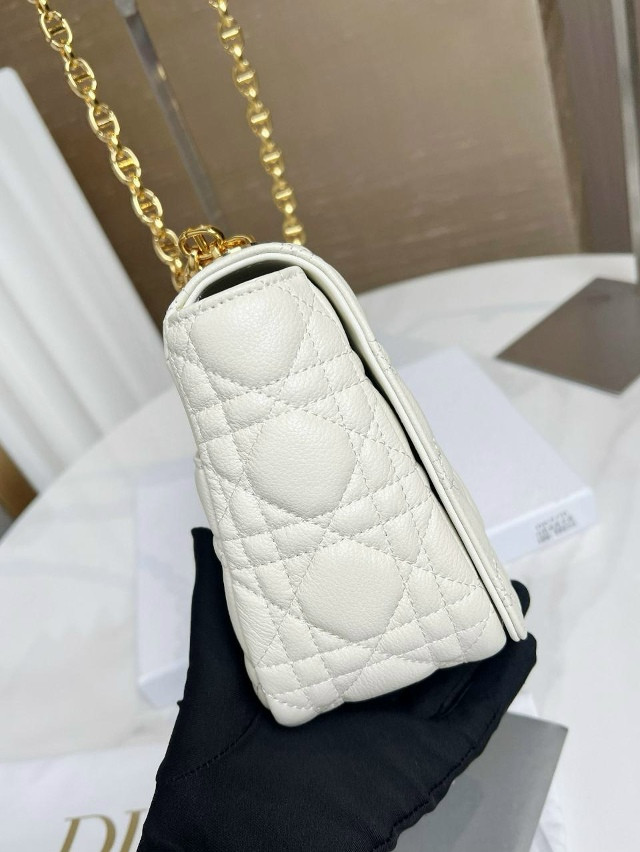 Женская Сумка Качество Premium New Collection Состав: 100% Телячья кожа купить в Интернет-магазине Садовод База - цена 23000 руб Садовод интернет-каталог