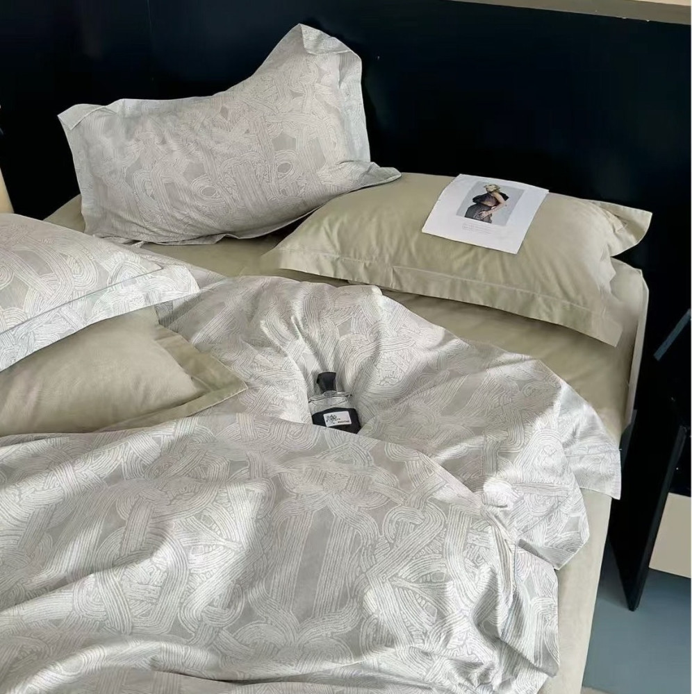 Семейный Комплект постельного белья с готовым одеялом  от бренда купить в Интернет-магазине Садовод База - цена 5200 руб Садовод интернет-каталог