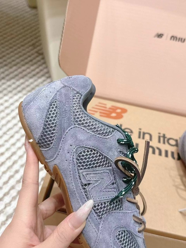 Кроссовки женские серые купить в Интернет-магазине Садовод База - цена 14000 руб Садовод интернет-каталог