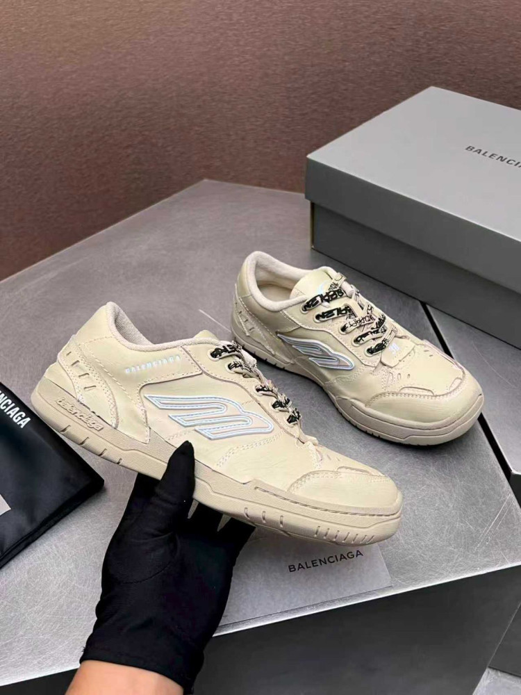 Кроссовки женские молочные купить в Интернет-магазине Садовод База - цена 12000 руб Садовод интернет-каталог