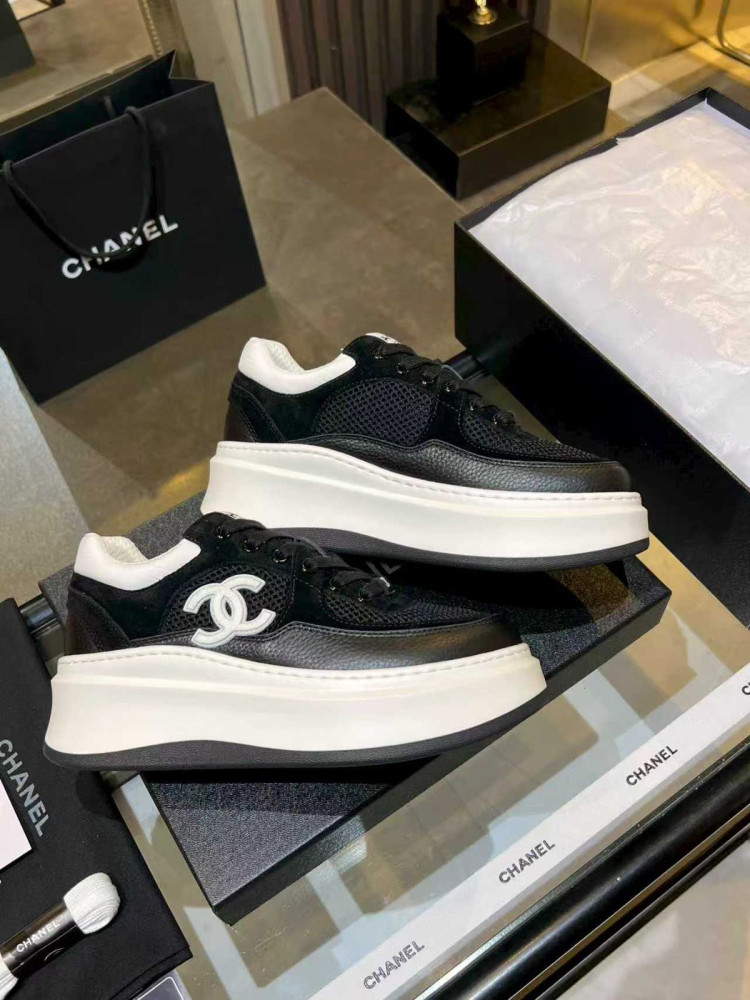 Кроссовки женские черные