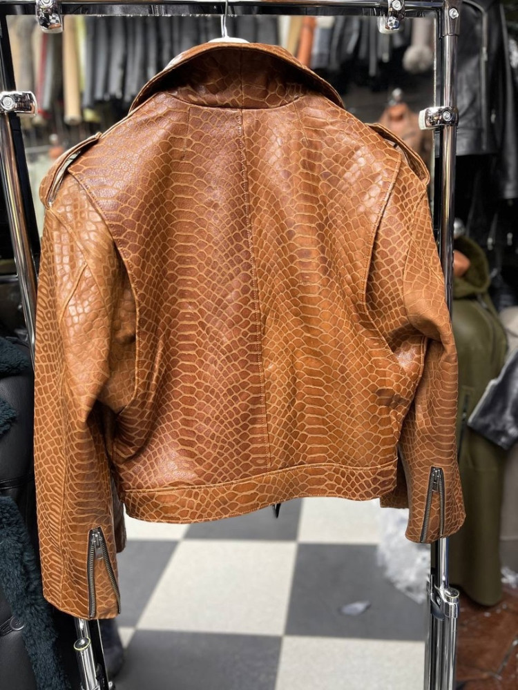 Куртка женская коричневая купить в Интернет-магазине Садовод База - цена 23000 руб Садовод интернет-каталог