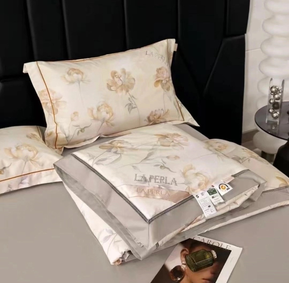 Постельное белье с готовым одеялом качества люкс купить в Интернет-магазине Садовод База - цена 5500 руб Садовод интернет-каталог