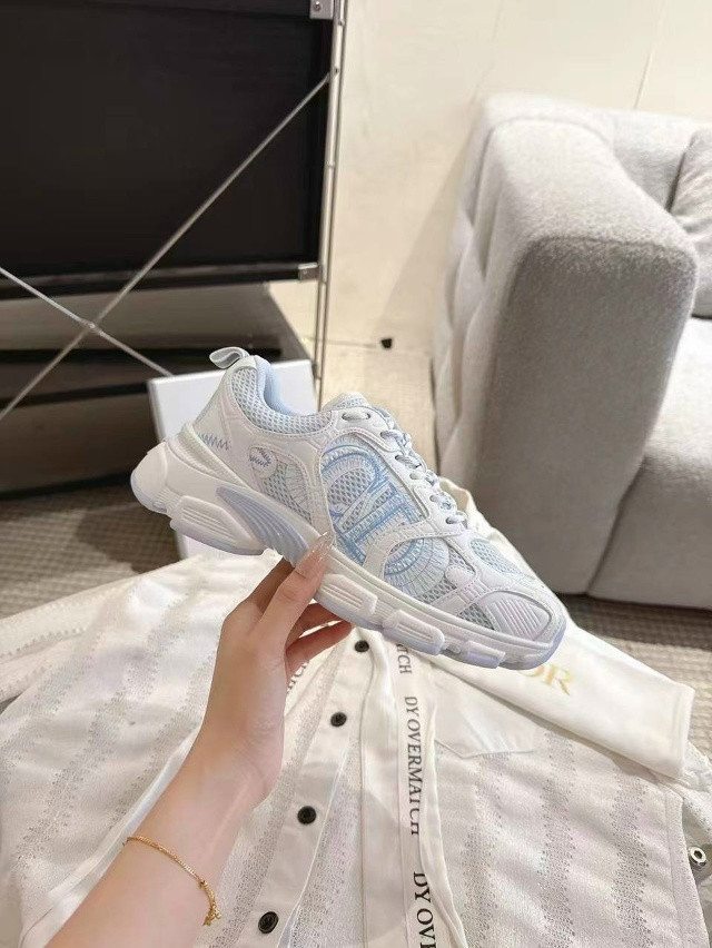 Кроссовки женские белые купить в Интернет-магазине Садовод База - цена 15500 руб Садовод интернет-каталог