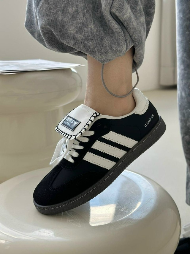 Кроссовки женские черные