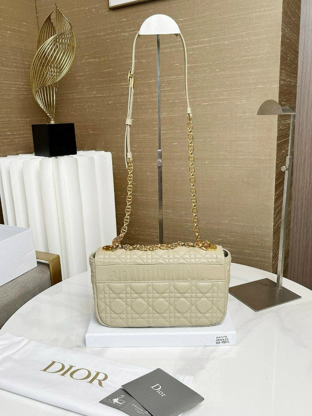 Женская Сумка Качество Premium New Collection Состав: 100% Телячья кожа купить в Интернет-магазине Садовод База - цена 23000 руб Садовод интернет-каталог