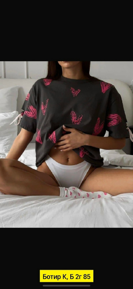 Женская футболка черная