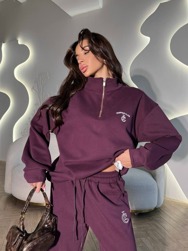 Женский костюм бордовый