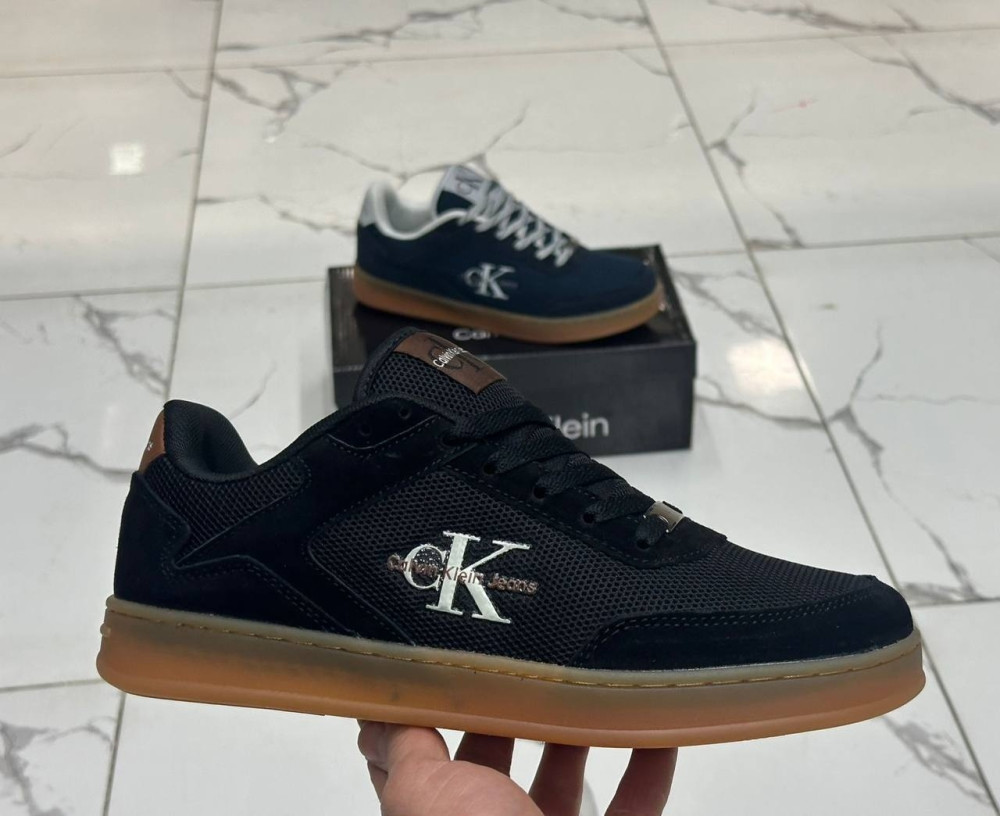 Кроссовки черные