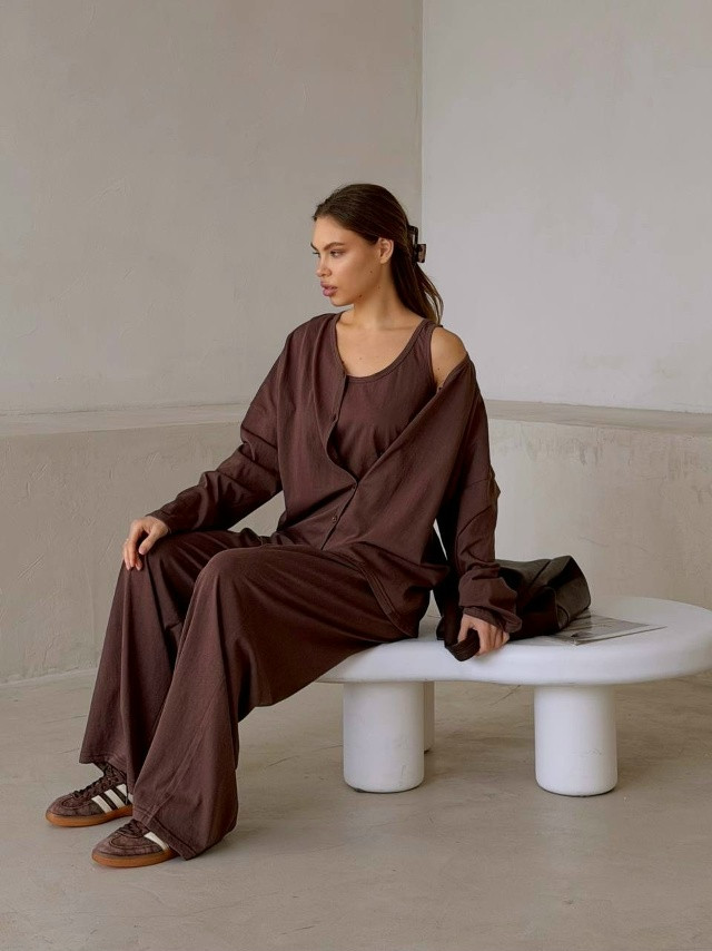 Женский костюм коричневый