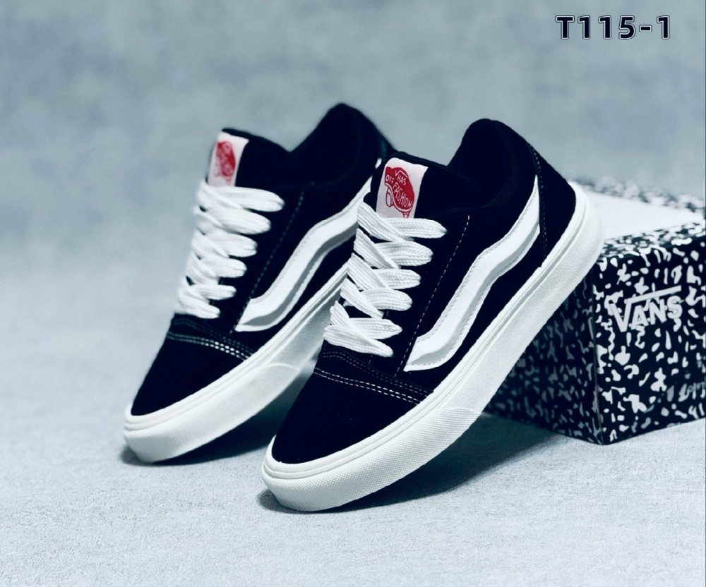 Кроссовки черные