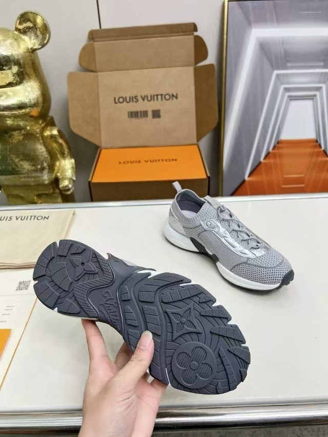 Кроссовки женские серые